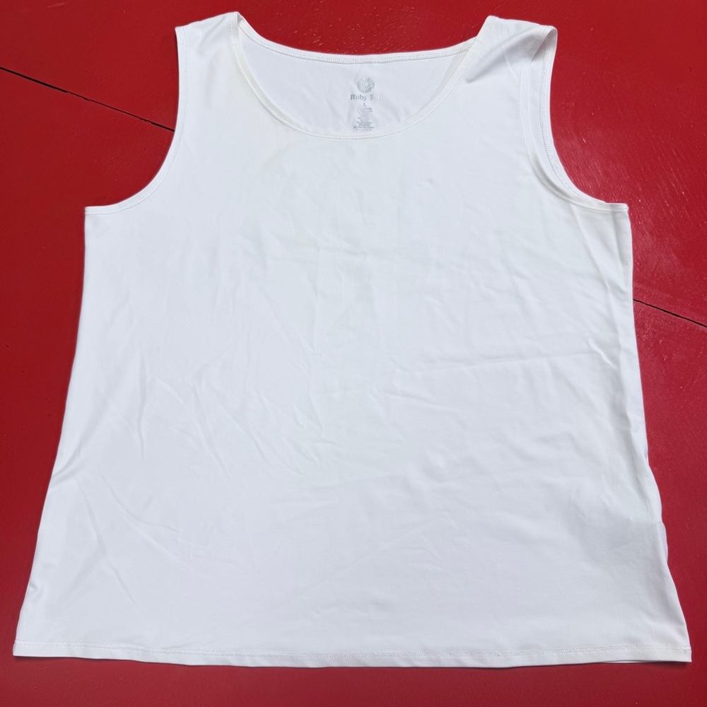 RUBY RD WHITE SHELL SLEEVELESS TOP